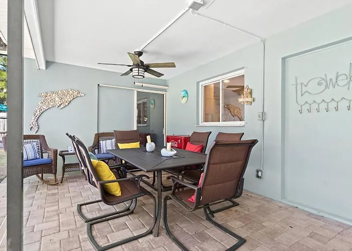 Perfect For Family Gatherings With A Heated Pool! - Clearwater\'S Clear Choice